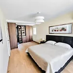 Villa 5 Etoiles With Swimming Pool, Sauna And Balneo *