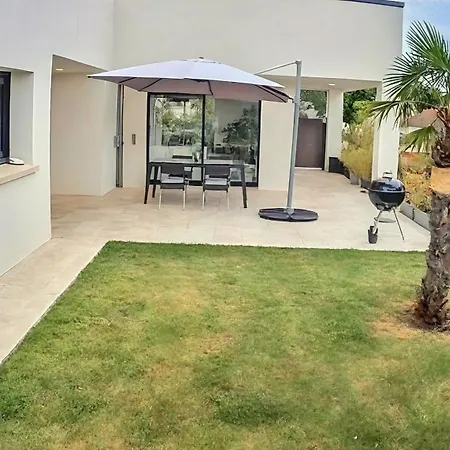 5 Etoiles With Swimming Pool, Sauna And Balneo * Bouleuse